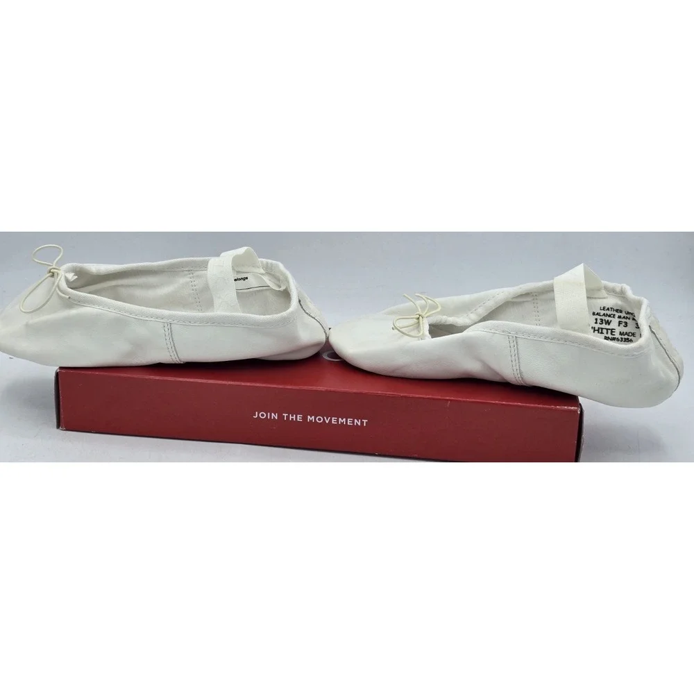 NIB Capezio Kids Daisy Ballet Flats -‎ Color White - Size Kids 13W